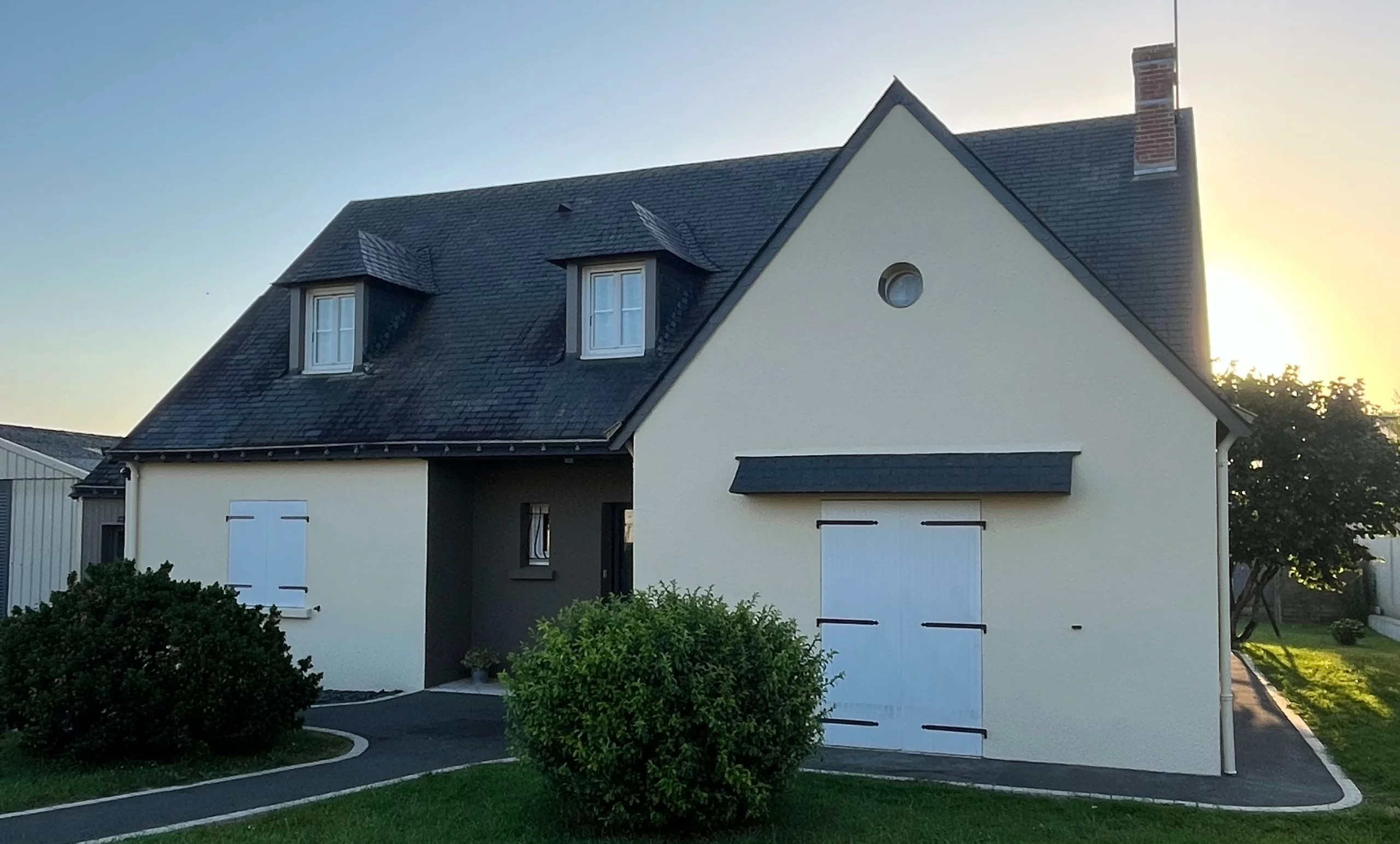 peinture facade maison lion angers